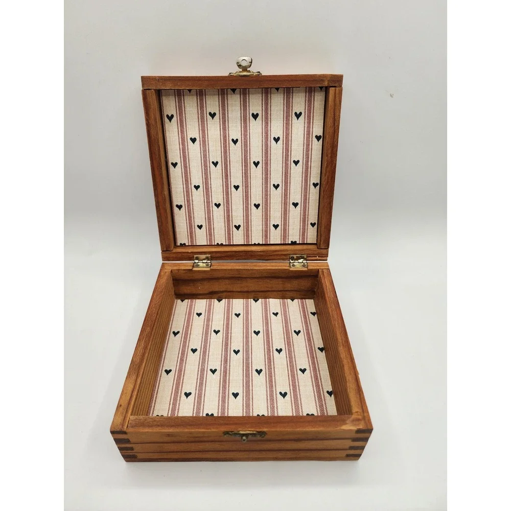 Vintage Wooden‎ Keepsake Box Heart Applique Lined Trinket Jewelry Storage